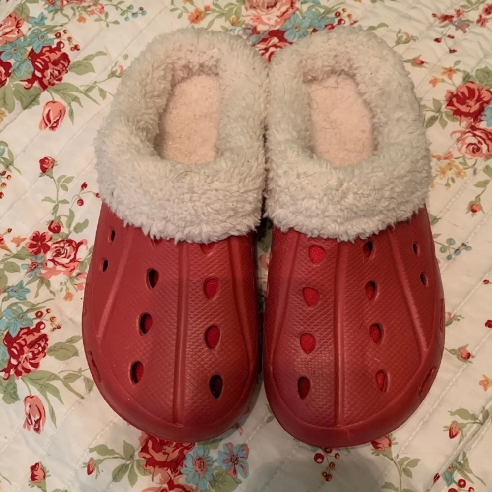 Crocs Pink Faux Fur Lined Slippers! Sz 8